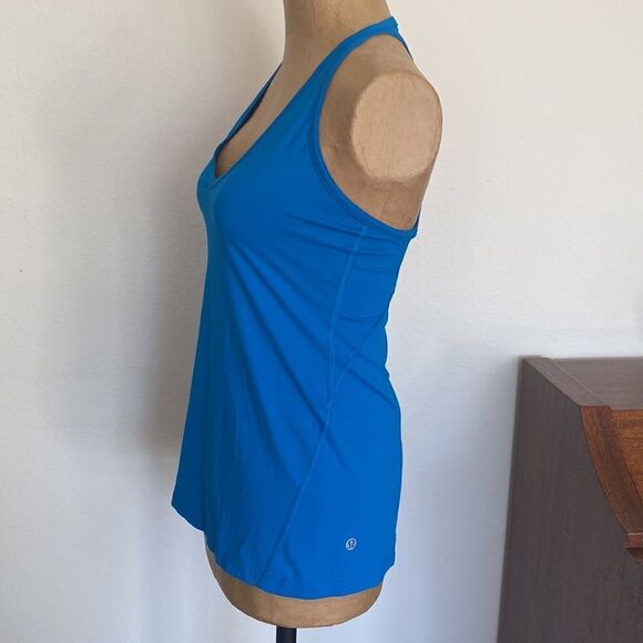 Lululemon Wild And Free Tank sz 4 Shocking Blue great pre owned condition mesh - Picture 9 of 11